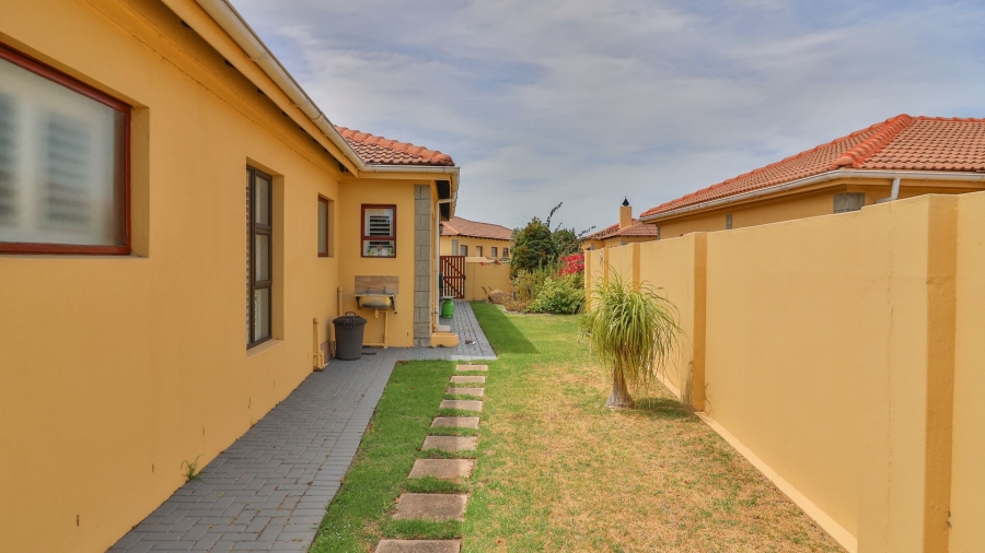 3 Bedroom Property for Sale in Sandbaai Western Cape